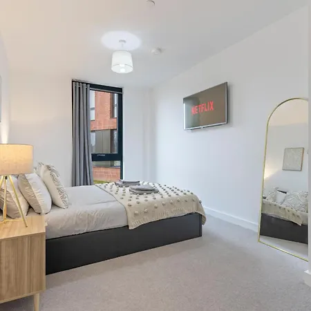Centre - Gym Access - Fast Wifi - Sleeps 5 Apartment