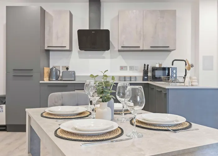 Apartment Centre - Gym Access - Fast Wifi - Sleeps 5 *