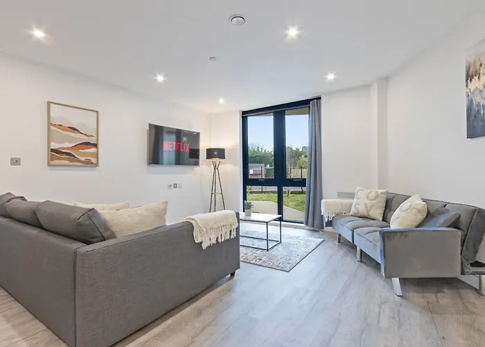 Centre - Gym Access - Fast Wifi - Sleeps 5 Apartment *