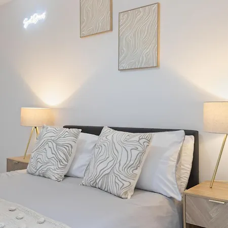 アパート Elegant Flat - Sleeps 5 - Gym